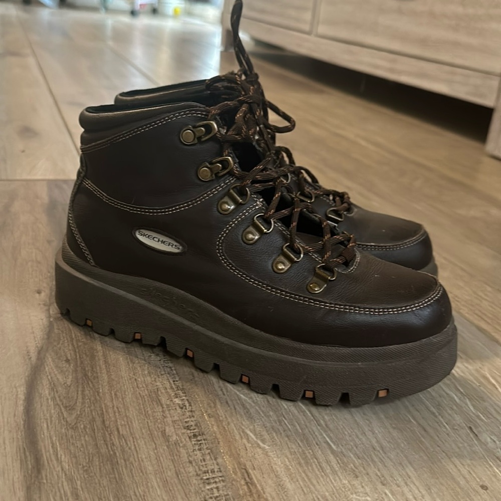 Sketchers air cooled memory foam boots